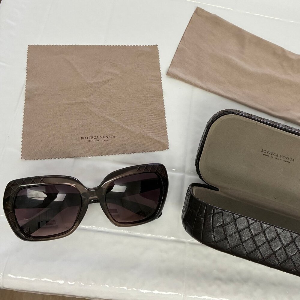 Authentic Bottega Veneta Signature Woven Accent women's sunglasses